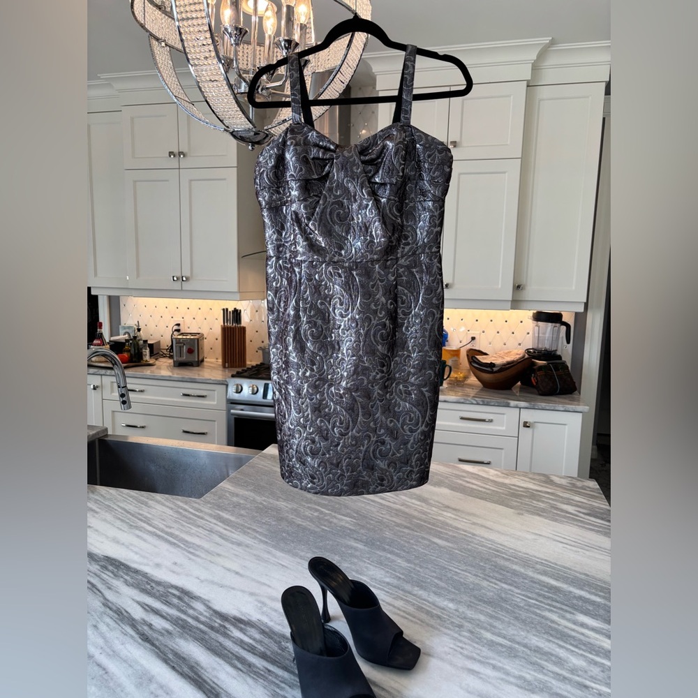 Allen B black🖤🖤 silver brocaded little cocktail dress
Year round small/medium